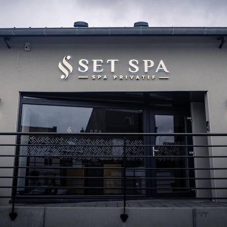 Set Spa Mouscron Bagian luar foto