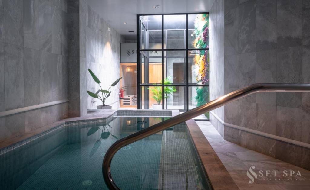 Set Spa Mouscron Bagian luar foto