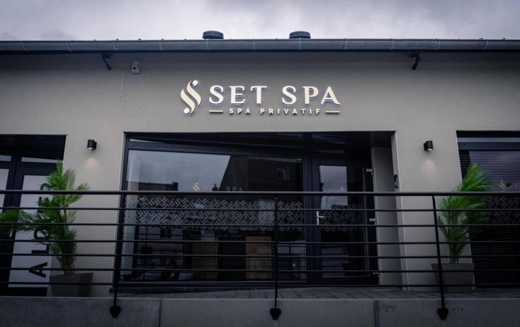 Set Spa Mouscron Bagian luar foto